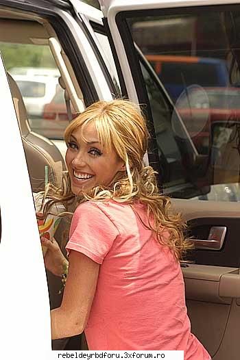 deci este :zzz: poze cu anahi